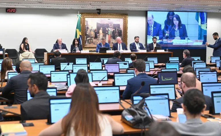 Governo age para frear desoneração no fim da escala 6×1