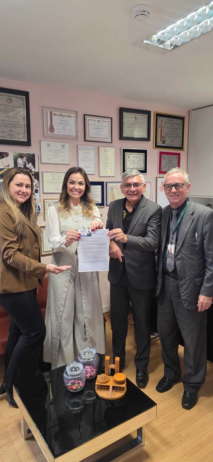 Carlão do Social leva a Brasília apoio ao projeto da deputada federal Renata Abreu pela causa autista