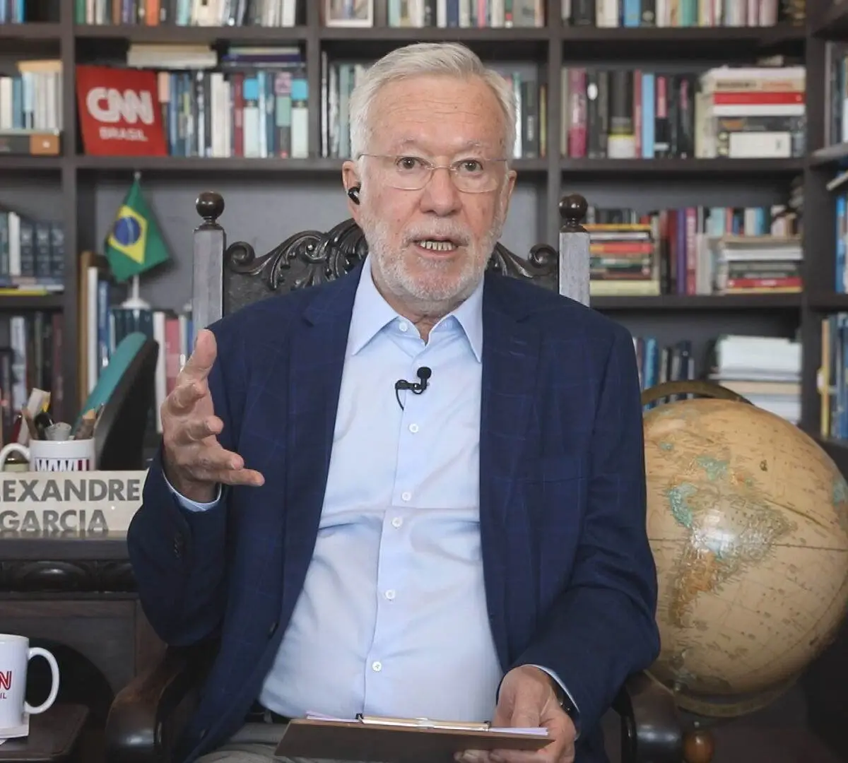 Alexandre Garcia Se Afasta de Flávio Bolsonaro e Intriga Aliados da Direita