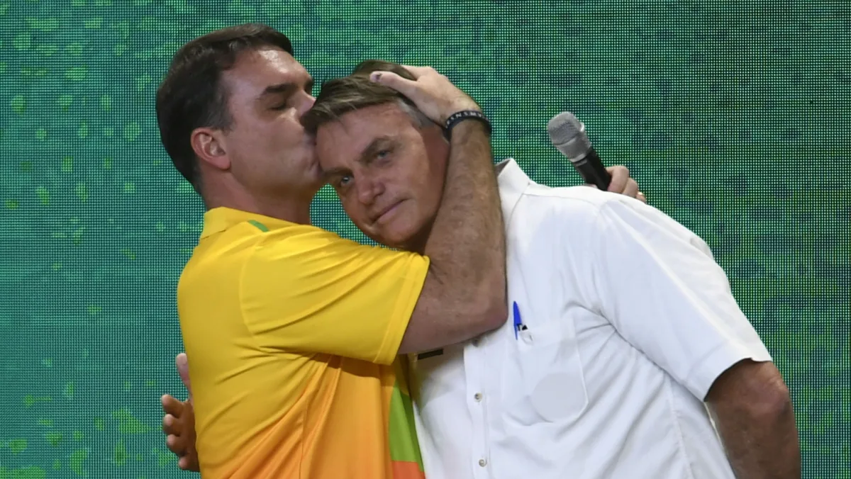 Flávio diz que derrotará PT e que “Bolsonaro subirá a rampa em 2027”