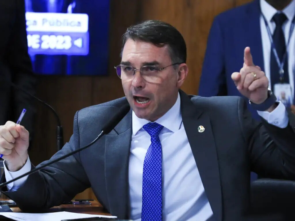 Flávio defende reduzir maioridade penal para 14 anos em crimes hediondos