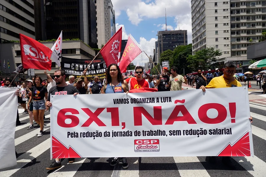 PEC 6×1: comissão negocia início imediato da escala 5×2, sem transição