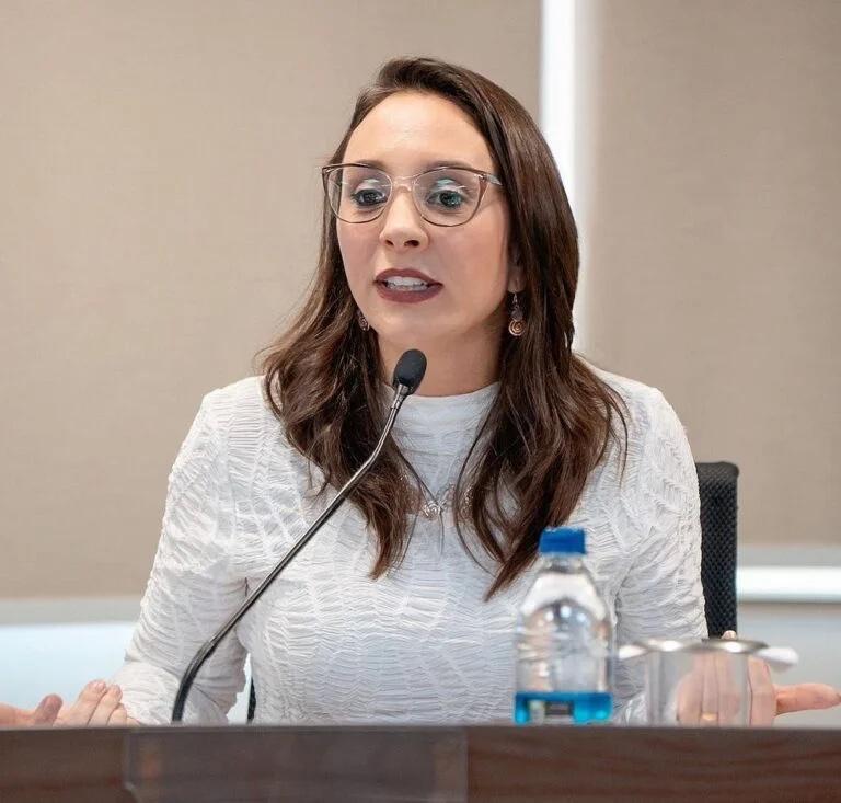 Deputada Renata Abreu reage à tortura animal na internet e propõe a criação do crime de zoosadismo