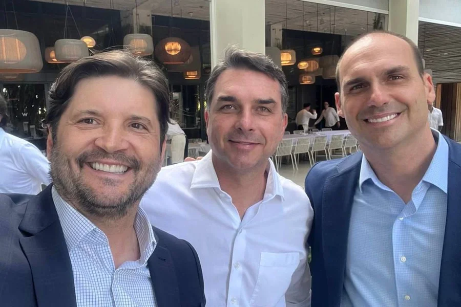 Eduardo é atacado por bolsonaristas após apoio a “pupilo de Valdemar”