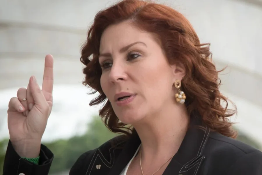 Bens de Carla Zambelli serão penhorados em ação por direitos autorais