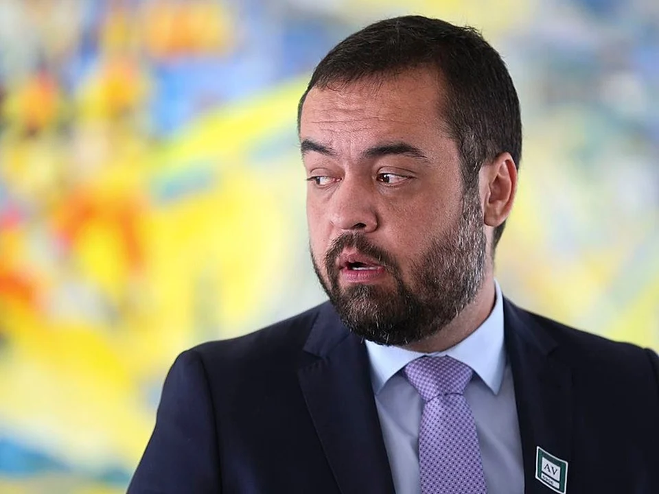 Castro avisa Valdemar que está fora da disputa ao Senado no RJ