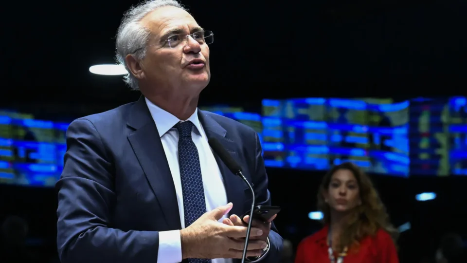 Senador pede bloqueio de bens de ex-prefeito de Maceió e Daniel Vorcaro