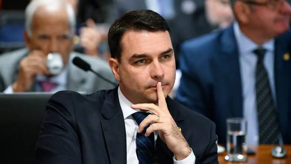 PT reage a Flávio e cita queda do senador nas pesquisas