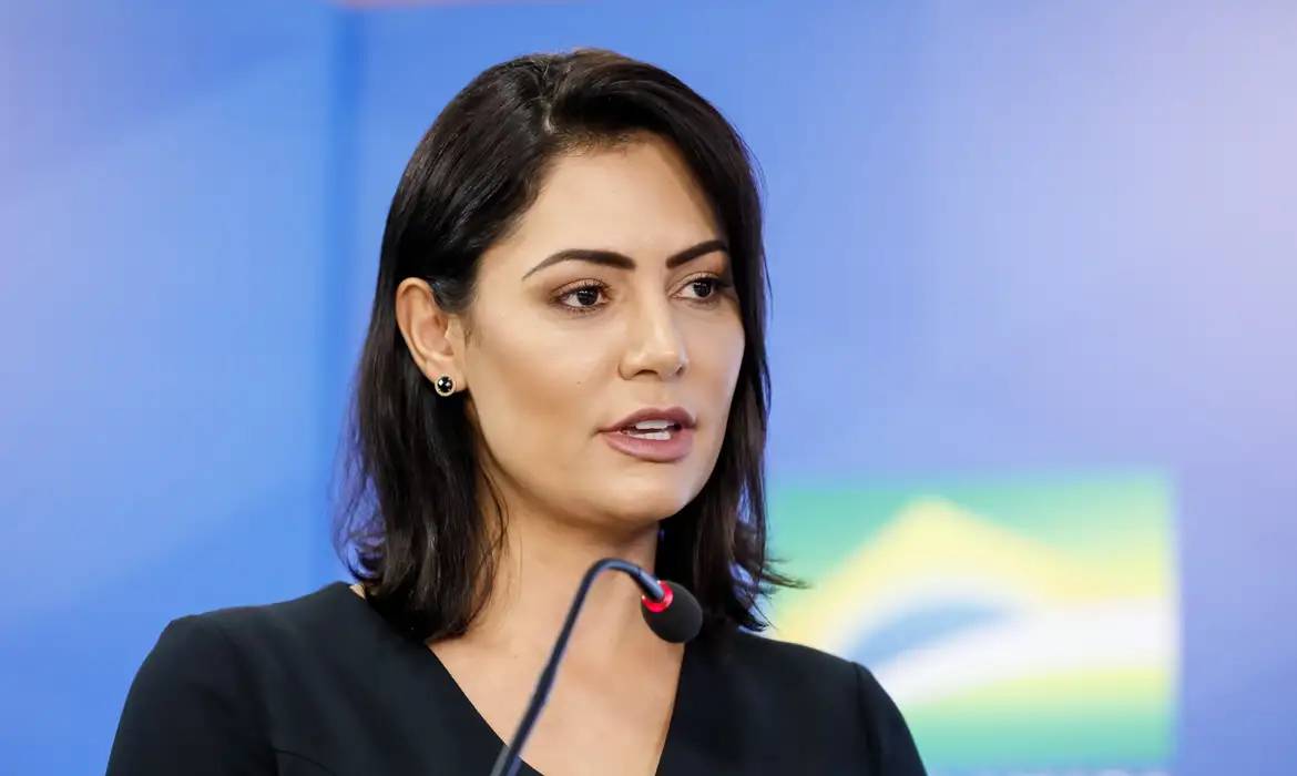 Michelle volta a criticar Ciro e reacende disputa no PL