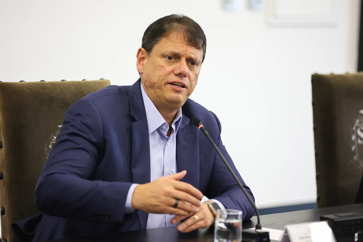 Tarcísio impõe sucessivas derrotas judiciais ao PT e mantém agendas em SP
