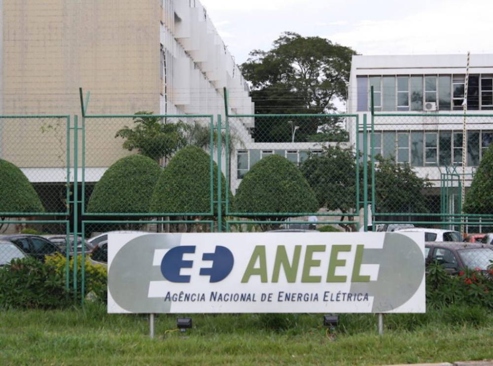 Aneel adia projeto de conexão elétrica com a Bolívia
