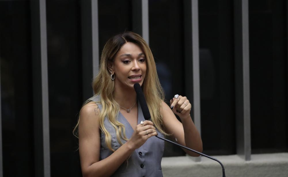Presidente do PSOL reage a Erika Hilton e amplia disputa sobre fundo eleitoral