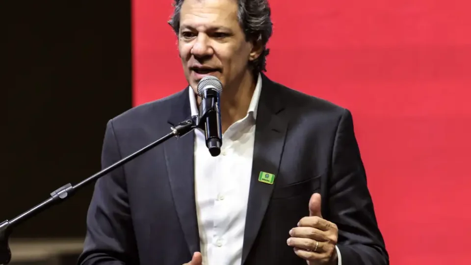 Em evento com Tarcísio, Haddad afirma que Sabesp foi vendida ‘em mesa de amigos’