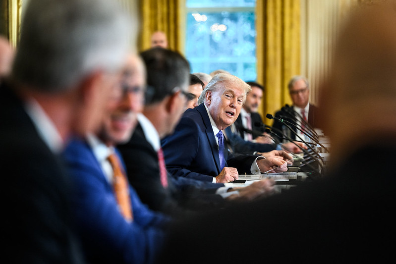 Trump volta a provocar Irã durante cerimônia nos EUA