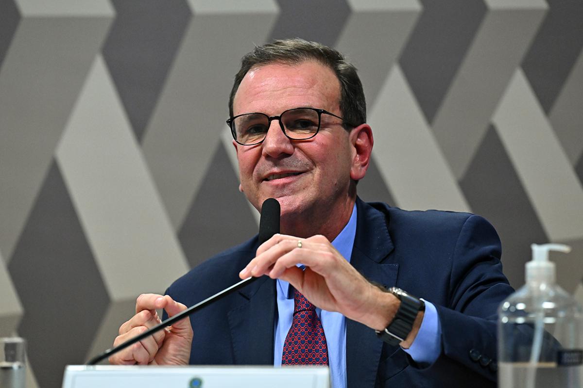 Paes tem 3ª queda, mas lidera, e Douglas Ruas avança no RJ