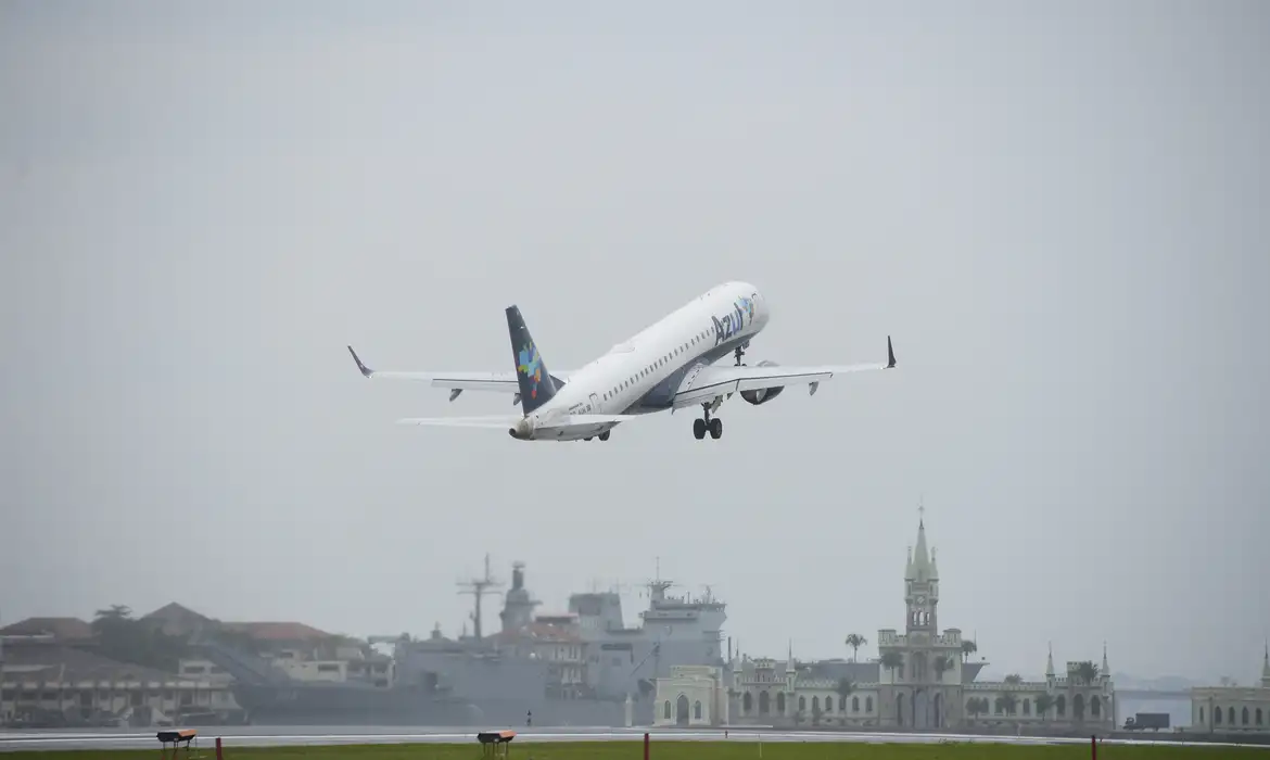 Brasil assina acordo para ampliar integração aérea regional