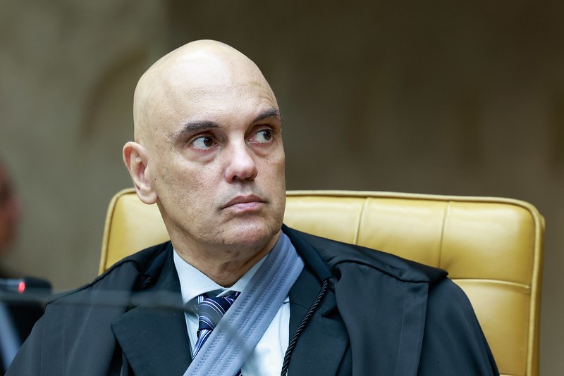 Por decisão de Moraes, Flávio não poderá visitar Bolsonaro antes do 1º turno