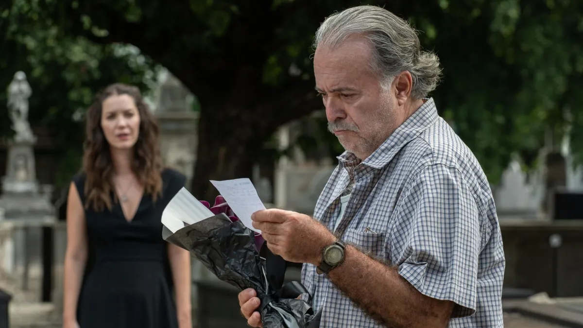 Beijo, flores e túmulo: entenda mistério que movimenta “Quem Ama Cuida”