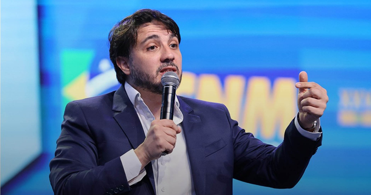 Justiça manda Peninha retirar vídeo que liga Renan Santos a drogas