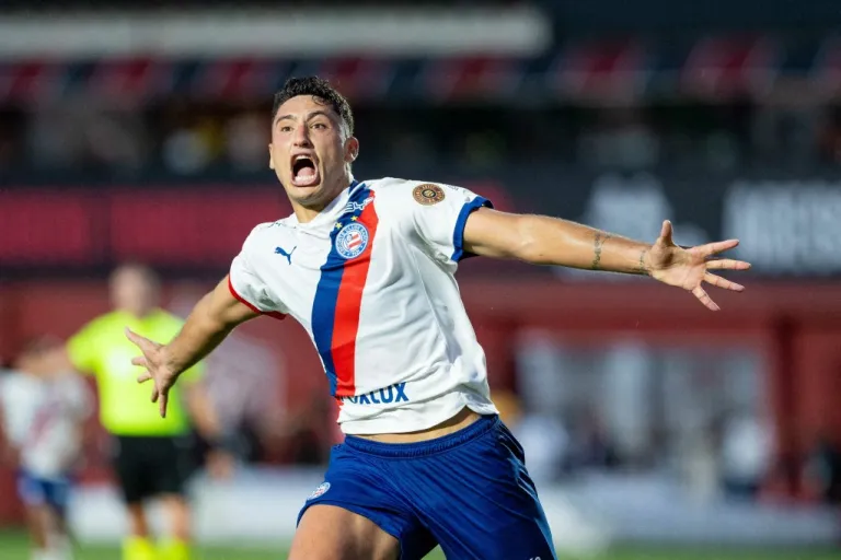Bahia supera Vitória no Barradão e ganha fôlego no Brasileirão