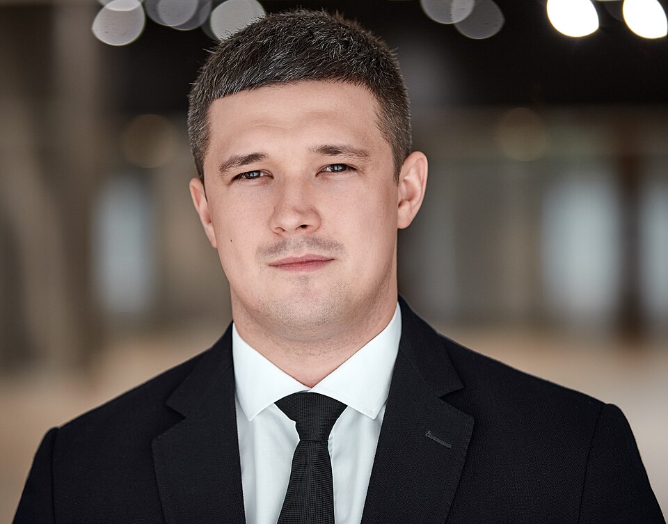 Ex-ministro cobra Zelensky por suspeitas de corrupção no governo