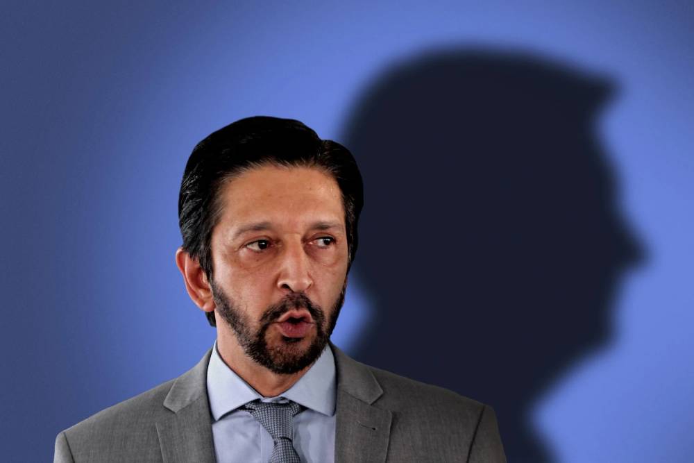 Oposição a Ricardo Nunes abre ação por agenda com Flávio Bolsonaro em SP