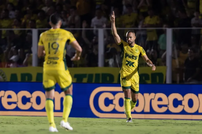 Mirassol domina LDU, mas sucumbe nos pênaltis e dá adeus à Libertadores