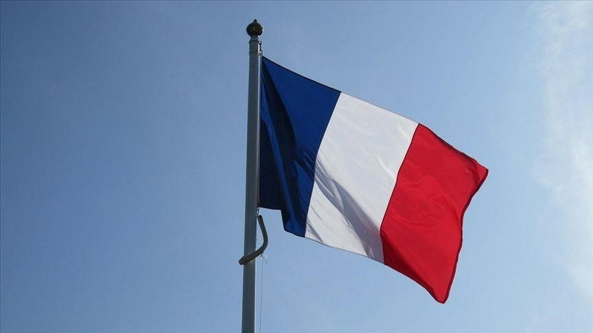 França anuncia expulsão de dois diplomatas iranianos