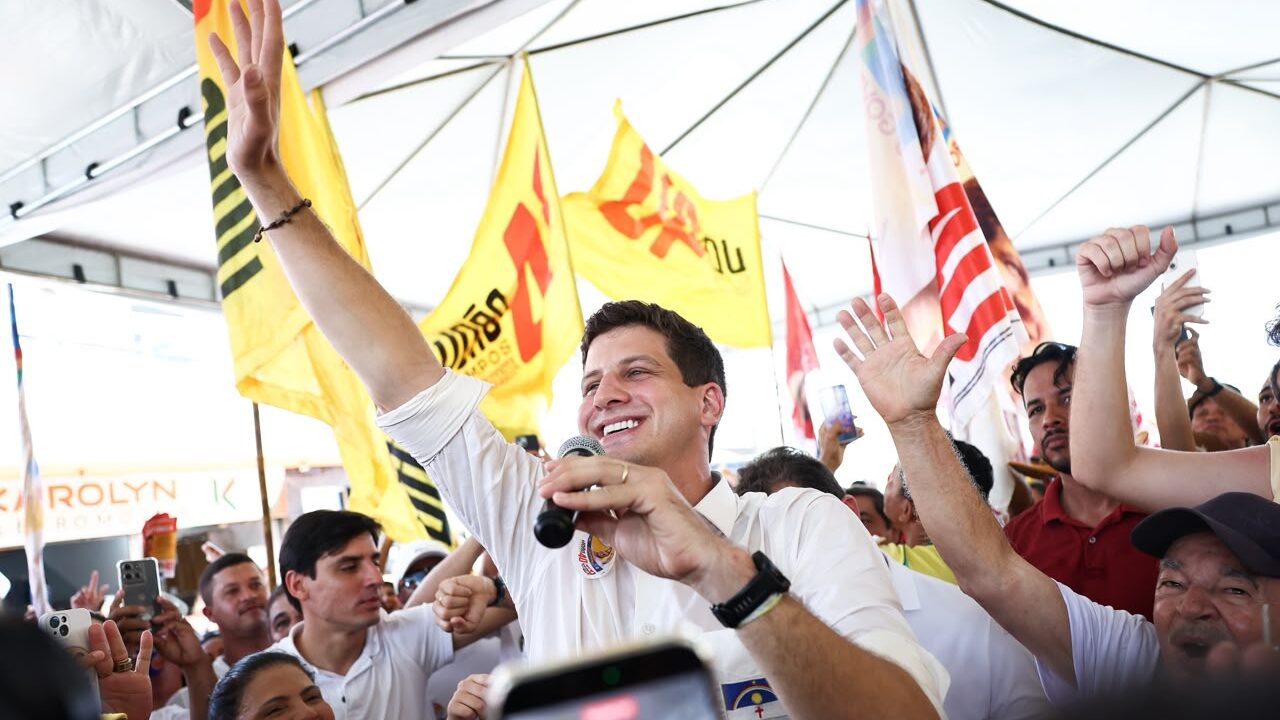 João Campos diz que venderá avião e helicópteros do governo para bancar isenção de IPVA de motos