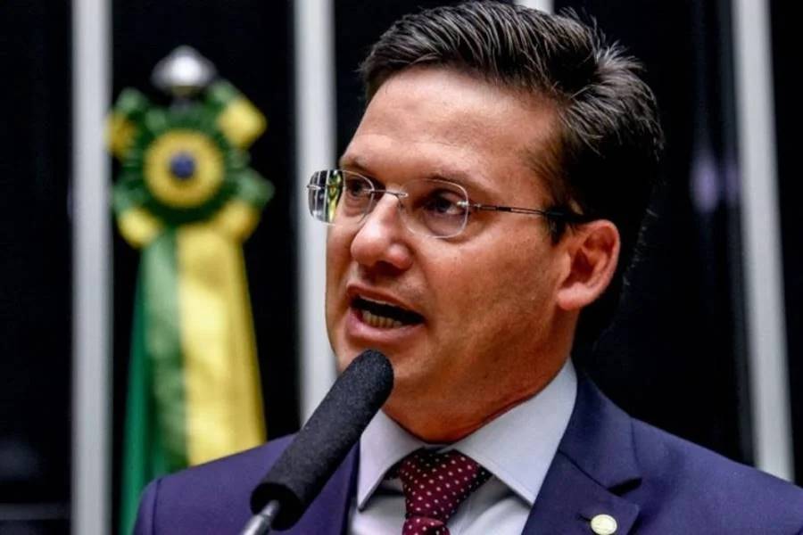 Empresa de sócio de ex-ministro de Bolsonaro teve R$ 19,7 milhões em contratos com Master