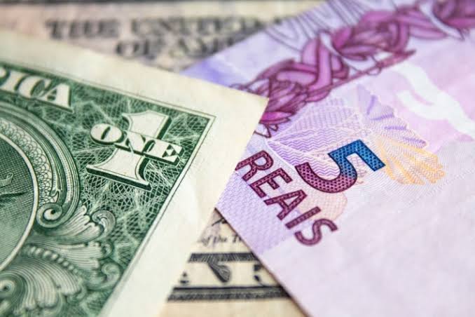 Bolsa sobe 1,56%, e dólar cai a R$ 5,13 com recuo do petróleo