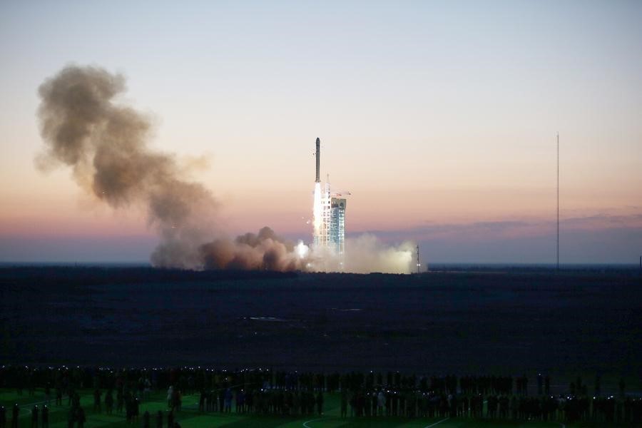 China adia missão que buscará água no polo sul da Lua