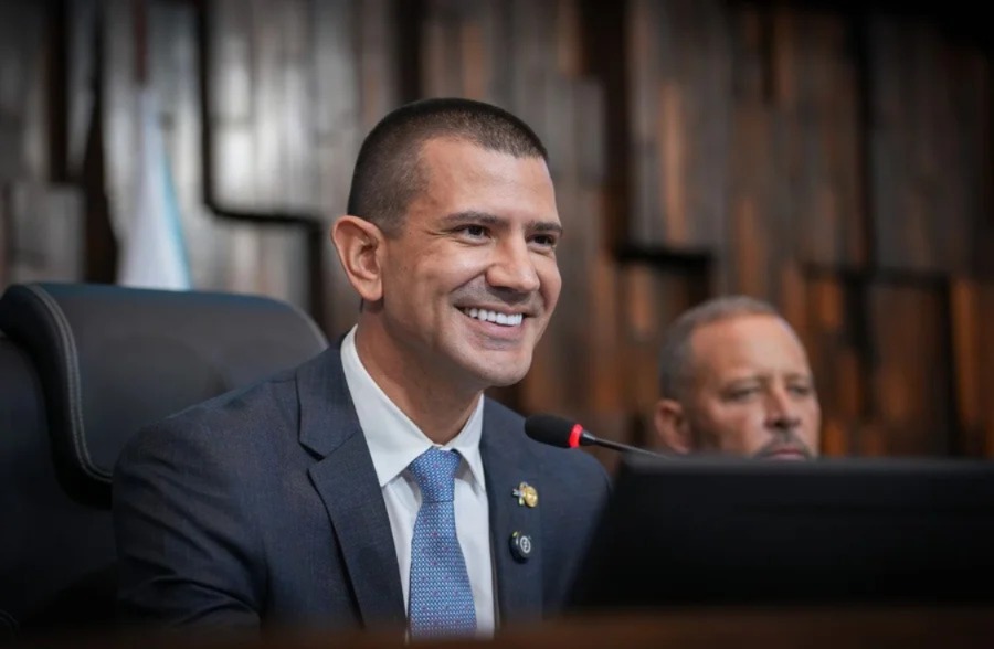 Desistência de Garotinho deve dar vitória a Douglas Ruas no 1º turno no Rio