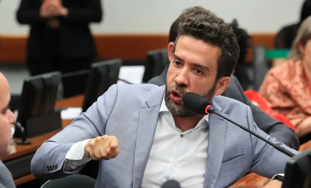 Janones diz que canal voltou e esquerda ganhou espaço nas redes
