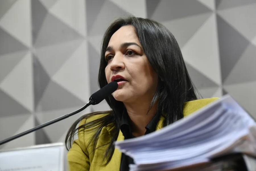 Após derrota de Flávio Bolsonaro, Eliziane Gama pede reforço da segurança em Brasília