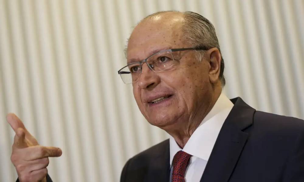 Alckmin critica fuga de Flávio aos EUA após derrota eleitoral