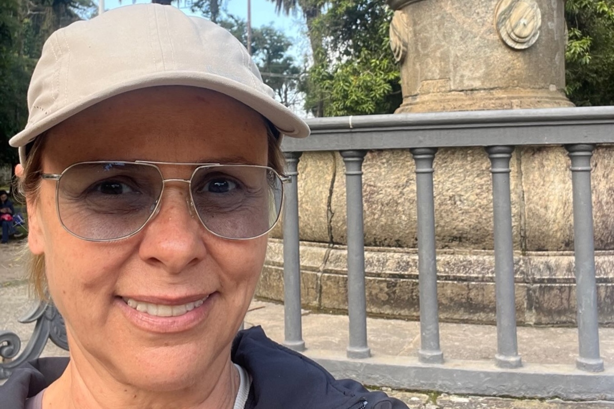 Giulia Gam lembra excesso de remédios psiquiátricos e a perda da própria identidade