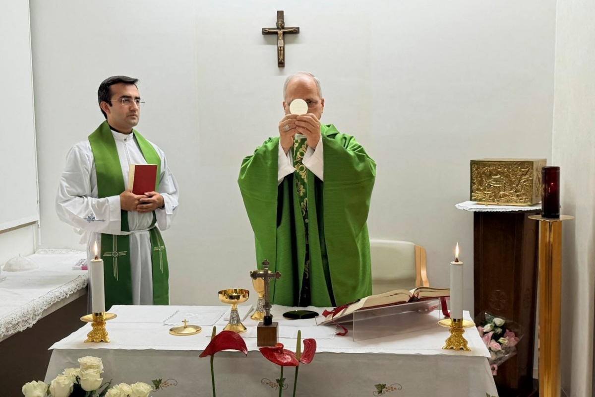 Papa Leão XIV celebra missa no hospital e aguarda a alta