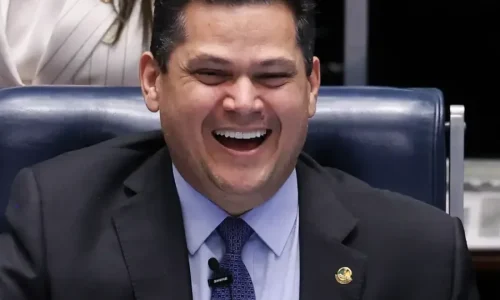 Davi Alcolumbre é criticado por postura em relação à PEC 6×1