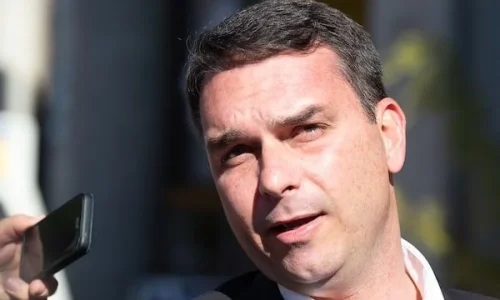 Flávio Bolsonaro diz que “videozinho” dele com Vorcaro pode ser vazado