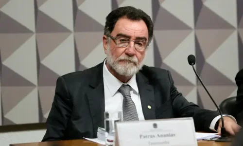PT oficializa Patrus e Marília e adia definição do vice em MG