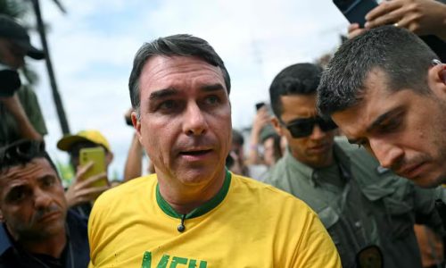 Jair, Michelle, Tarcísio, Malafaia… a longa lista de ausências no lançamento de Flávio Bolsonaro