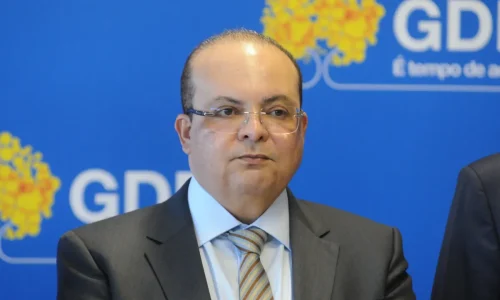 Mensagens mostram Ibaneis enviando a Vorcaro decisões sobre compra do Master pelo BRB