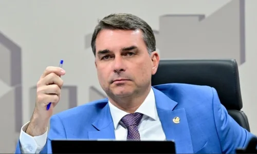 Flávio Bolsonaro promete criar 500 mil vagas em presídios em quatro anos