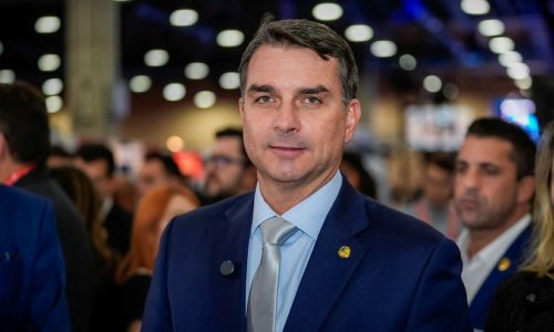 Falsa filiação de Flávio Bolsonaro expõe vulnerabilidade no sistema da Justiça Eleitoral