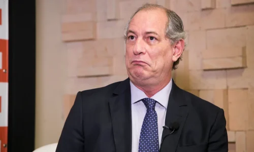 Ciro Gomes liga para Aécio e confirma que será candidato a governador