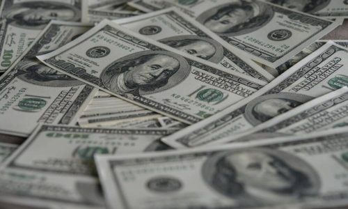 Dólar recua e Ibovespa avança após ação do BC