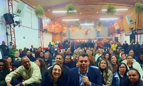 Renata Abreu e Fábio Faria de Sá se emocionam ao lembrar Zé de Abreu e Arnaldo Faria de Sá durante encontro no Jabaquara