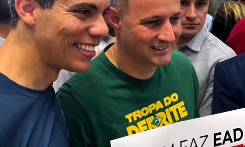 Ricardo Holz marca presença em ato político com Tarcísio, Derrite, Flávio Bolsonaro e outras lideranças no Mercadão
