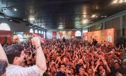 PERNAMBUCO: “Caruaru é do povo”, dispara João Campos durante plenária em Caruaru